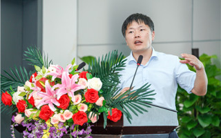 大连东软信息学院余庆军教授到米乐官网作TOPCARES课程体系设计报告