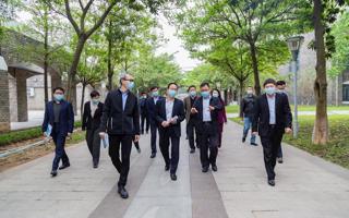 省教育厅党组书记、副厅长朱孔军莅临米乐官网开展疫情防控调研