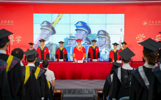 MILE米乐官方网站2022届学生毕业典礼暨学位授予仪式隆重举行