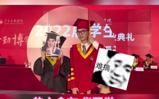 女生在毕业典礼上，帮舍友“代拍”合照，校长看傻眼了 | MILE米乐官方网站