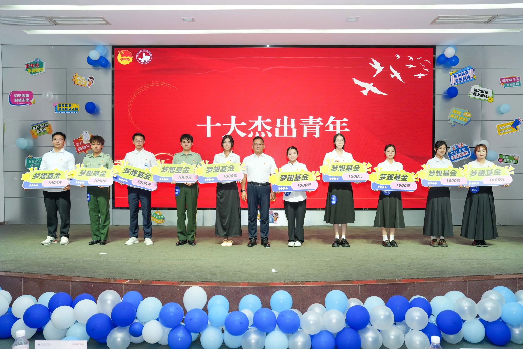 941cb979dc784dd8a09b46c3f8b1e230.jpg