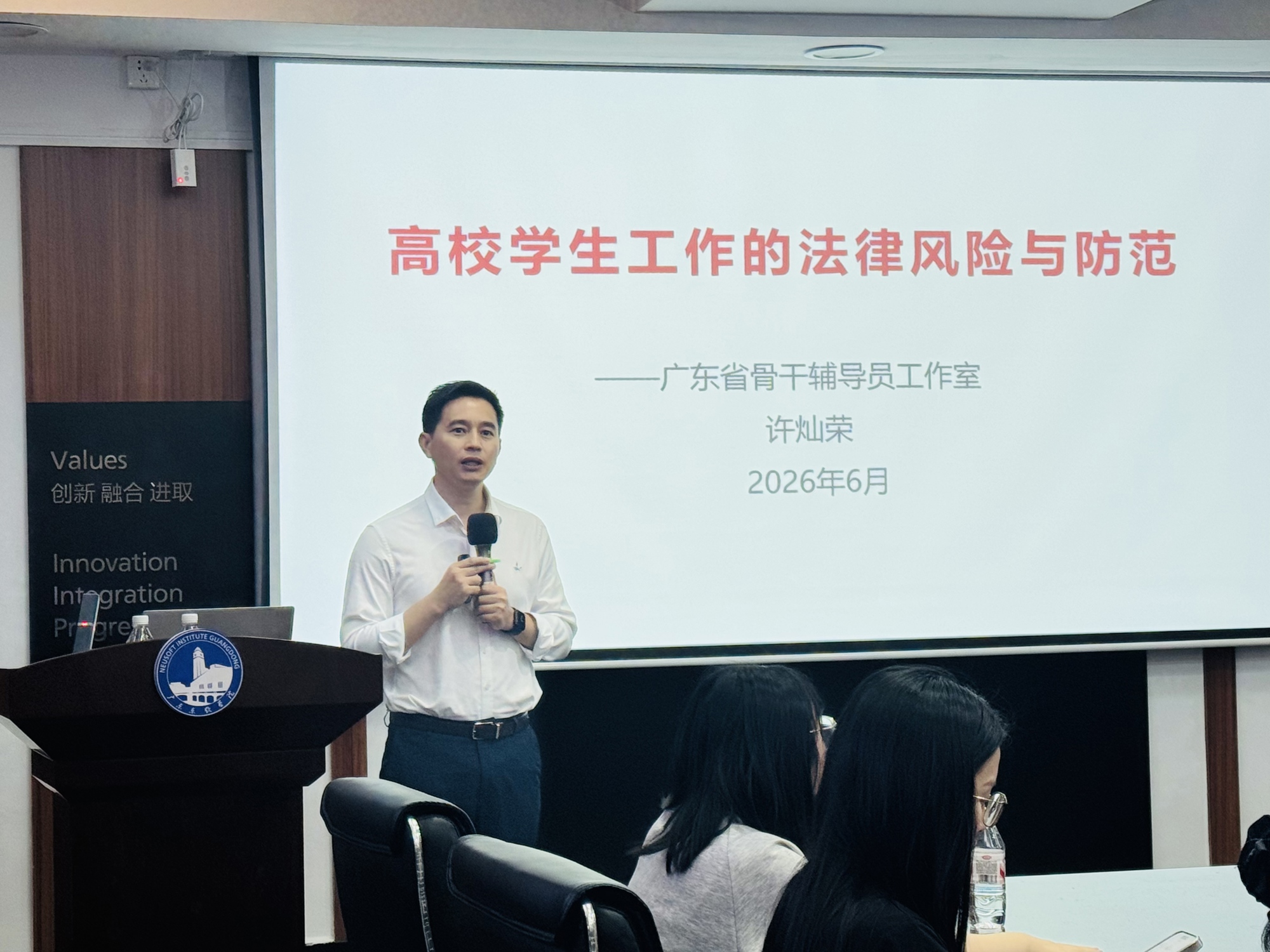 f45ad90bff9842a093b2a850e05a24cb.jpg